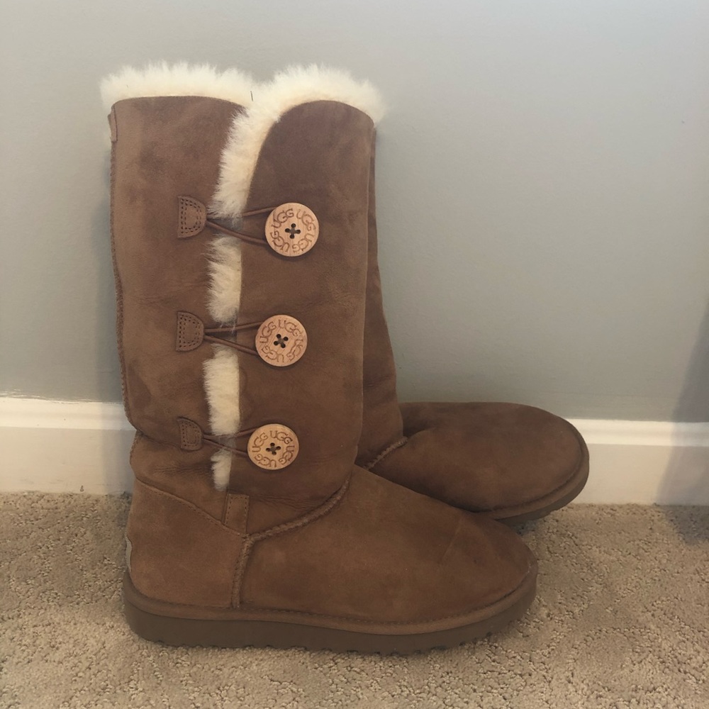 Ugg’s Bailey Button Ups // size 8